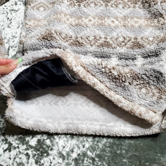 Cabin Fever by Ramatex Sherpa Pullover - Picture 7 of 8